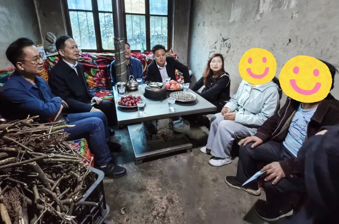 愿做灯塔照亮你前进的道路深圳致青春中国红走进重庆奉节关爱未来助力