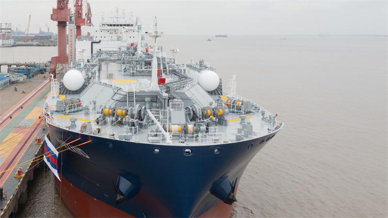 新突破!世界首艘93000立方米液化气船在沪命名