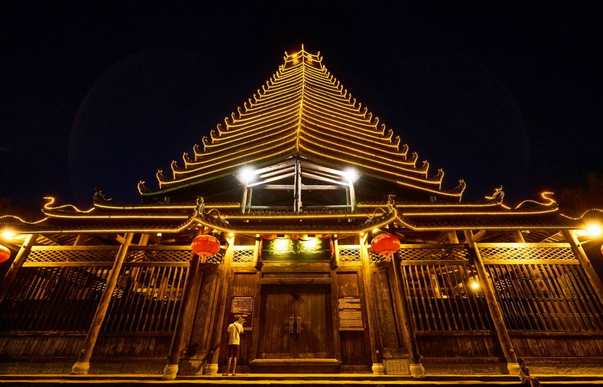 广西"金字塔"走红,仅靠4根古木支撑,现代建造却不输应县木塔