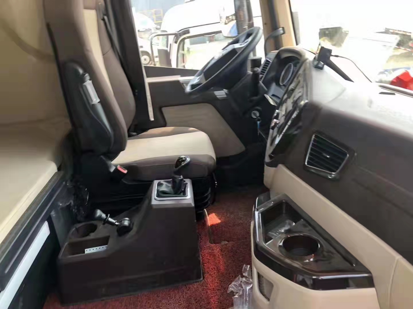 解放jh6高顶双卧冷藏车 致富神器 自动挡变速箱