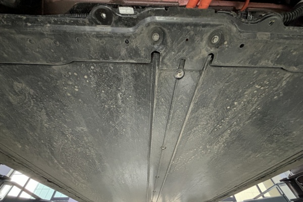 特斯拉新款model3底盘实拍详解