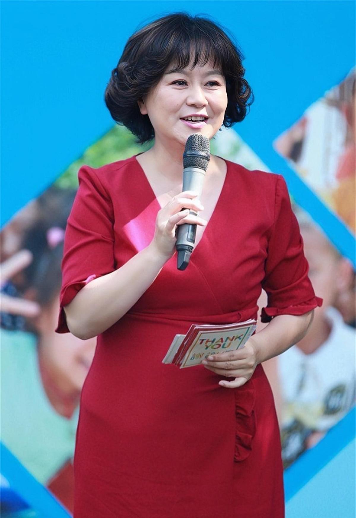 鞠萍:从二婚中找到幸福,现在儿子成为她唯一的骄傲!