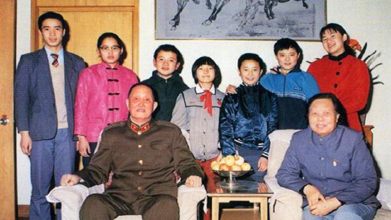 妻子如今102岁,中国唯一的"六星上将",儿子一少将一省长