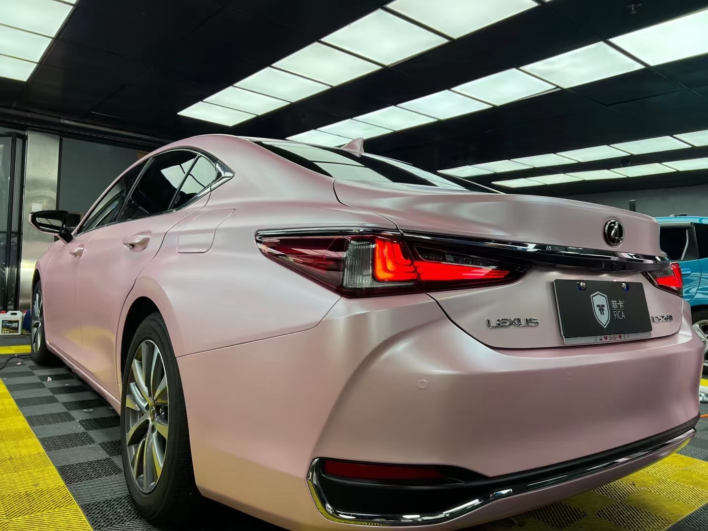 雷克萨斯菲卡改色膜电光樱花粉