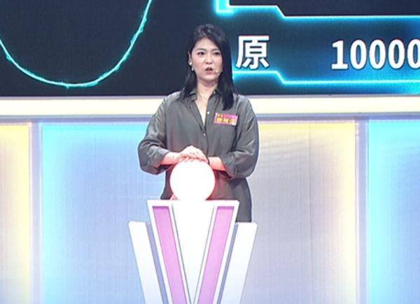 歌后曹雅雯喝得酩酊大醉,周围的人都记录下了她的酒后模样