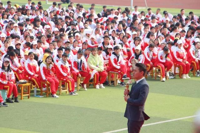 演讲走中国第一人,宇涵老师到毕节一中演讲