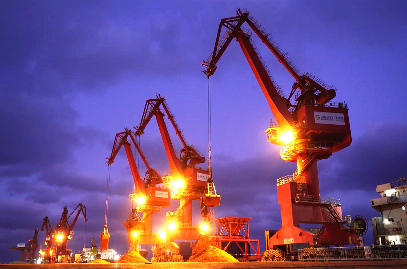 山东港口东营港7台门机全部实现自动化升级改造