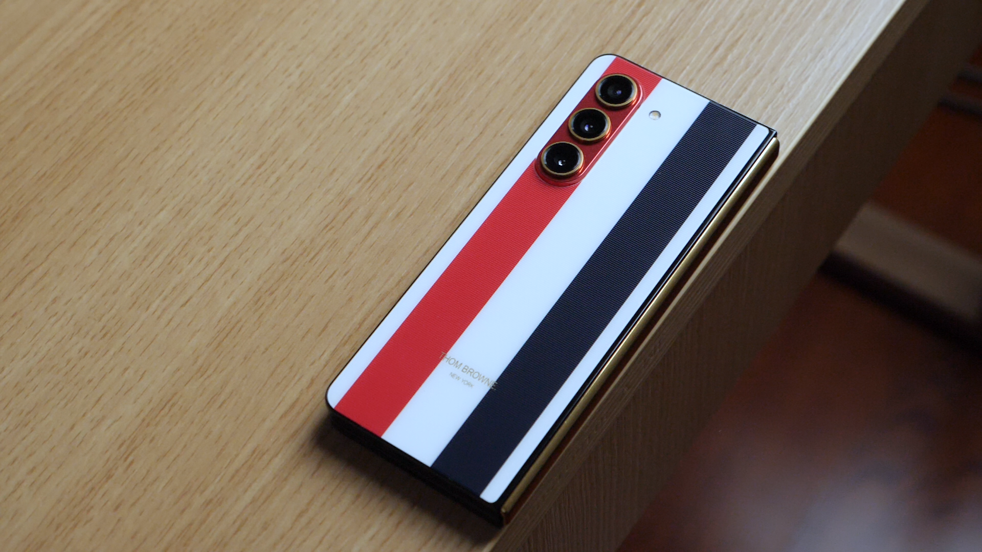 售价25499元!开箱三星galaxy z fold5 thom browne限量版