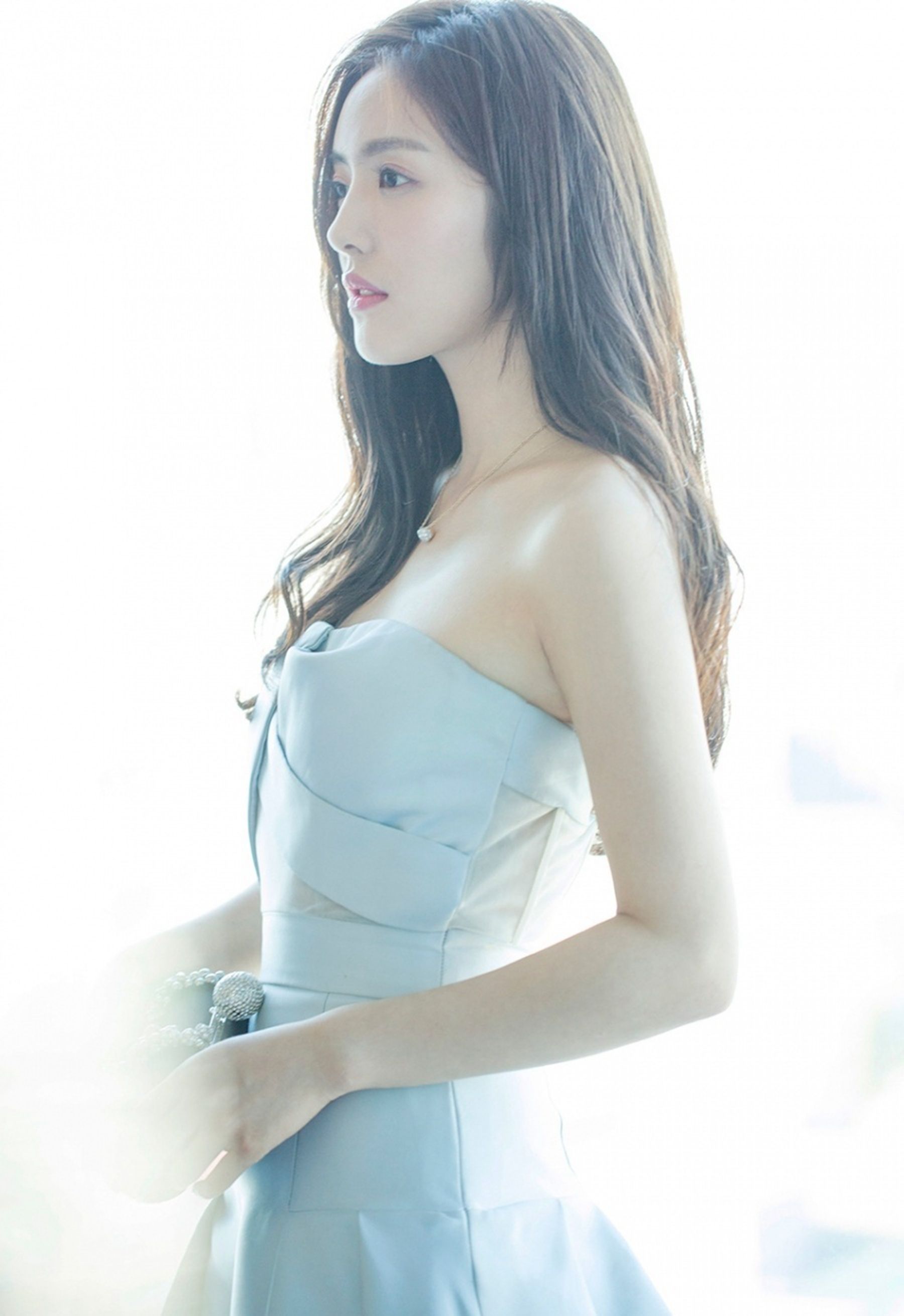 蔡文静冰蓝色长裙性感写真