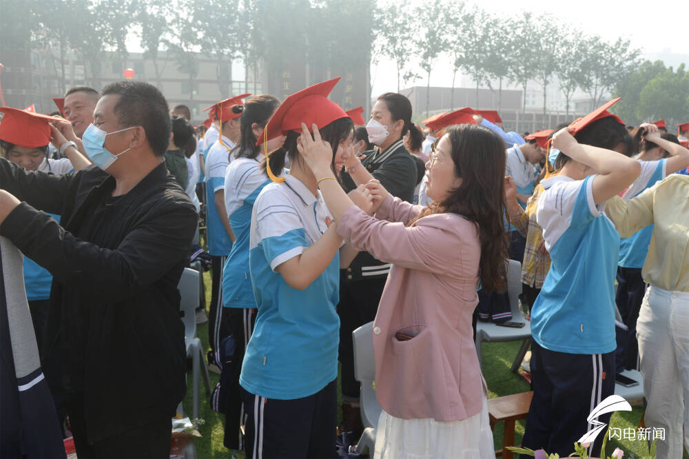 临沂第三中学举行十八岁成人礼仪式