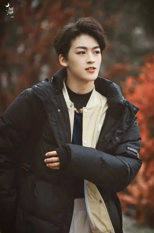 何洛洛的应援色