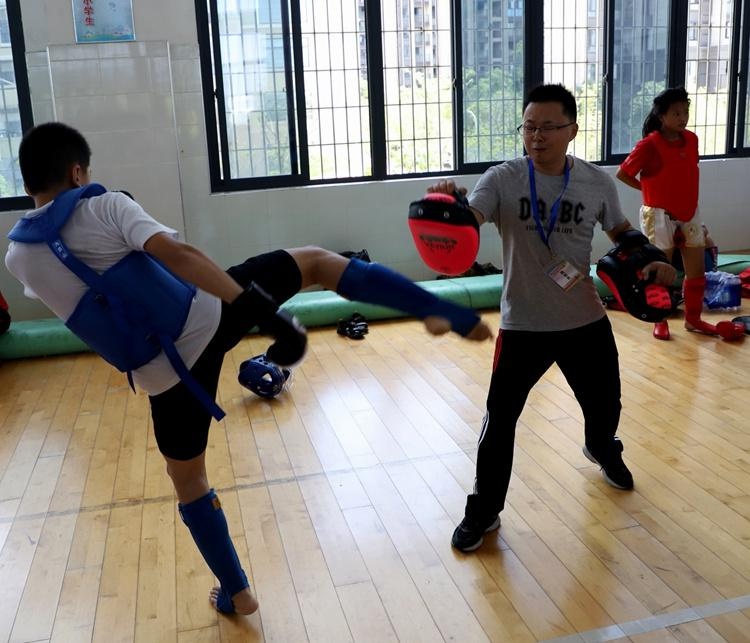 超百名中小学生以武会友 厦门市海沧区首届中小学散打锦标赛成功举办