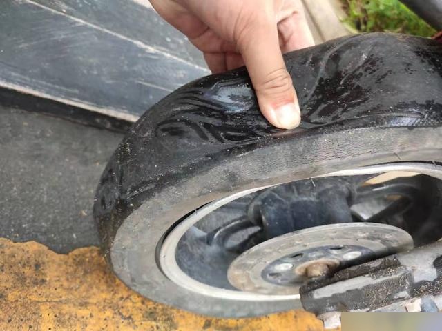 电动车爆胎换还是补?