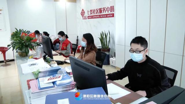 潭城街道七贤社区：网格员与社区群众团结协作 同心抗疫