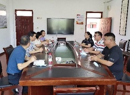 市委常委,周巷镇党委书记高松岳巡视耕民初中开学工作