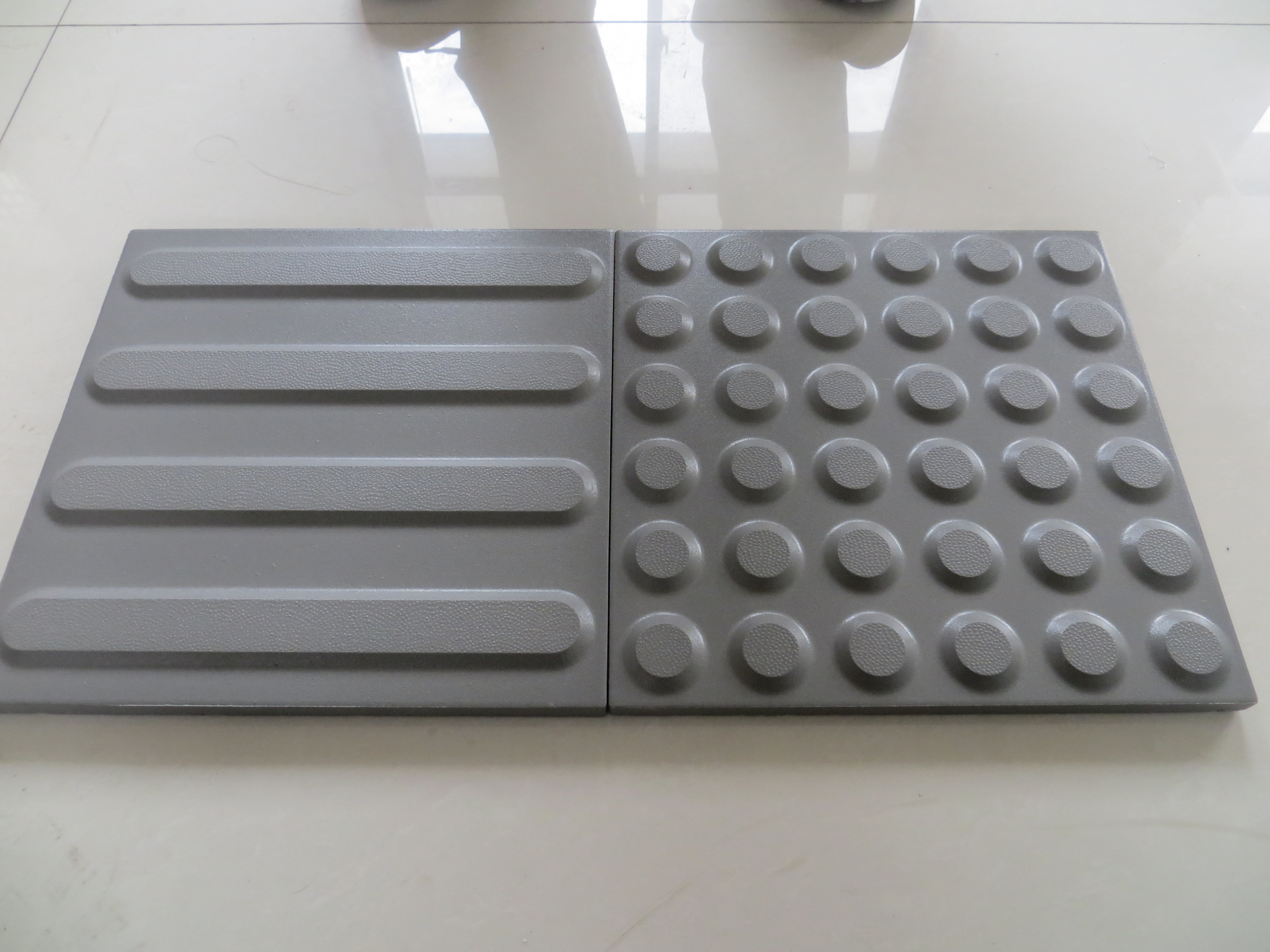 谈谈人生谈谈理想,谈谈盲道的起源-谈谈全瓷盲道砖的用处