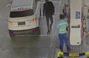 男子戴口罩驾无牌豪车：加了近500元汽油后溜了 加油站让员工赔偿