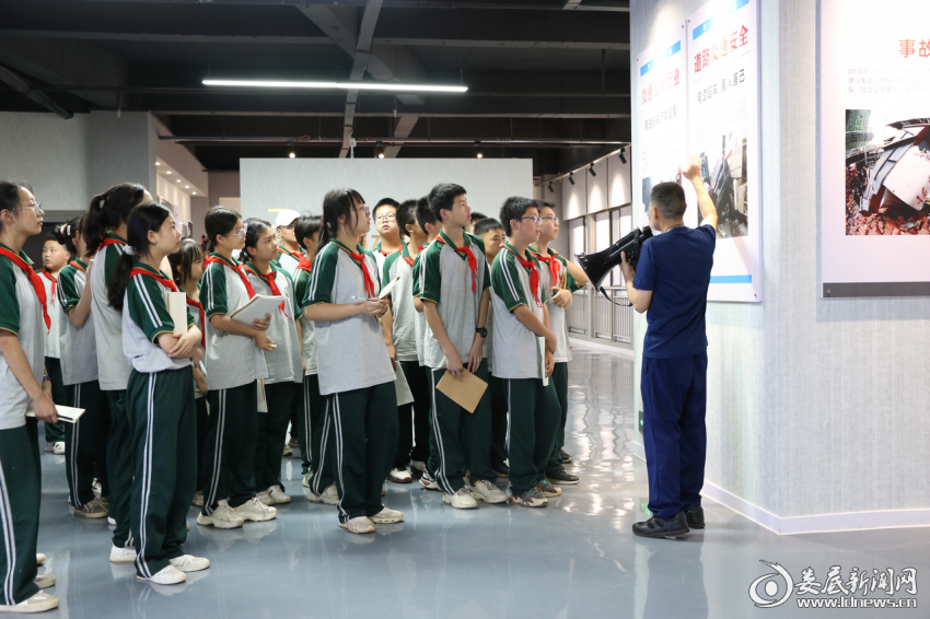 吉星中学走进安全警示教育馆开展 "沉浸式"体验