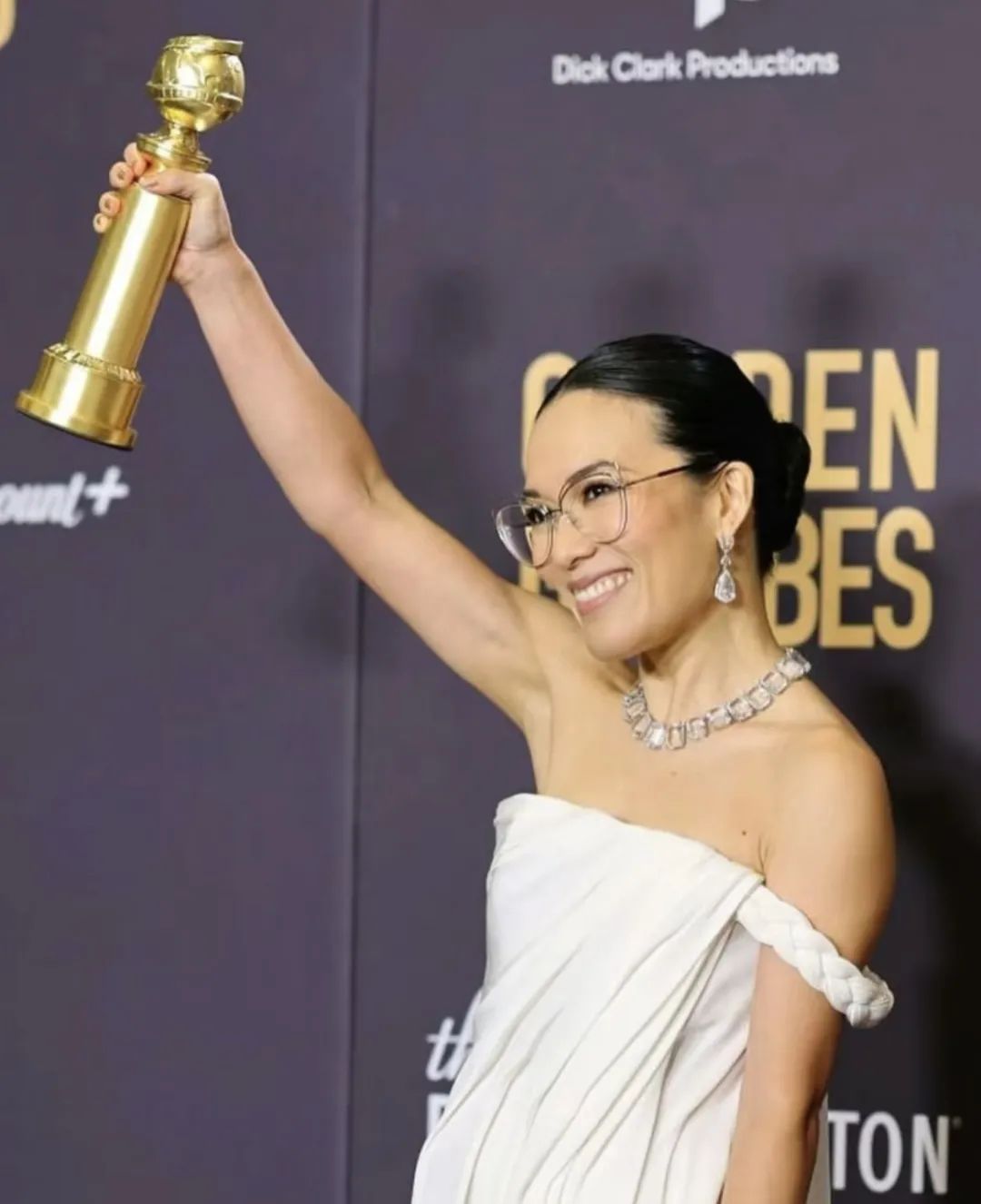 就像我們之前寫過的ali wong, 依靠