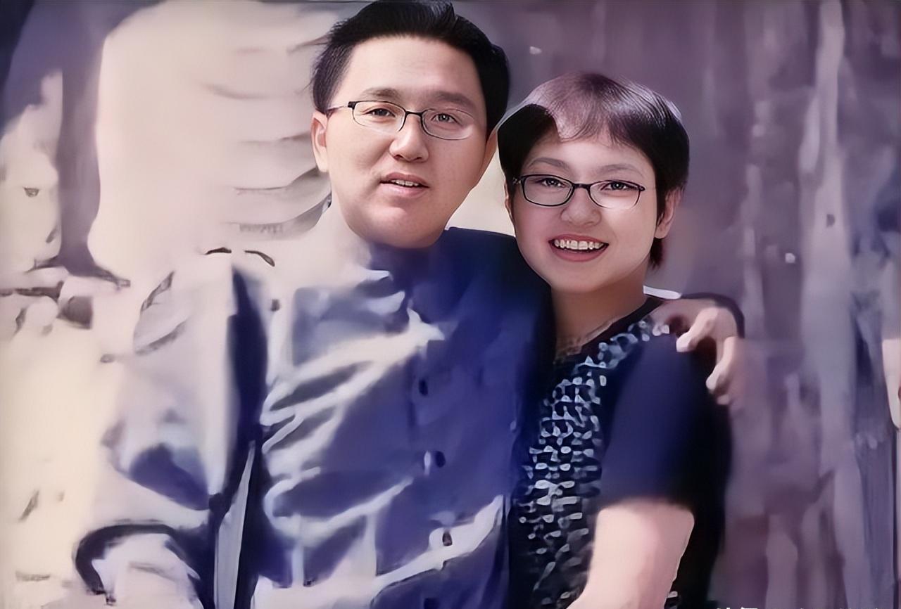 演员句号:二婚娶小11岁丫蛋,47岁得女,让丧子的岳父母晚年幸福