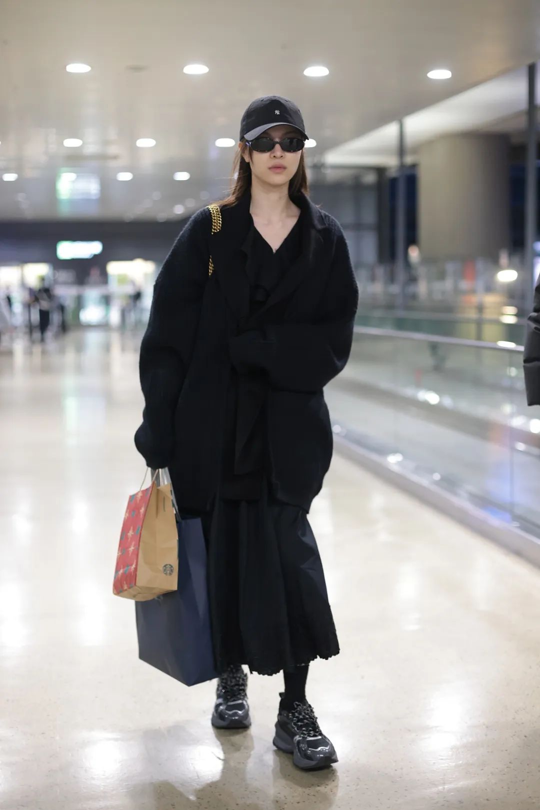 刘雯钟楚曦辛芷蕾内娱街拍看你们三个就够了钟小姐带