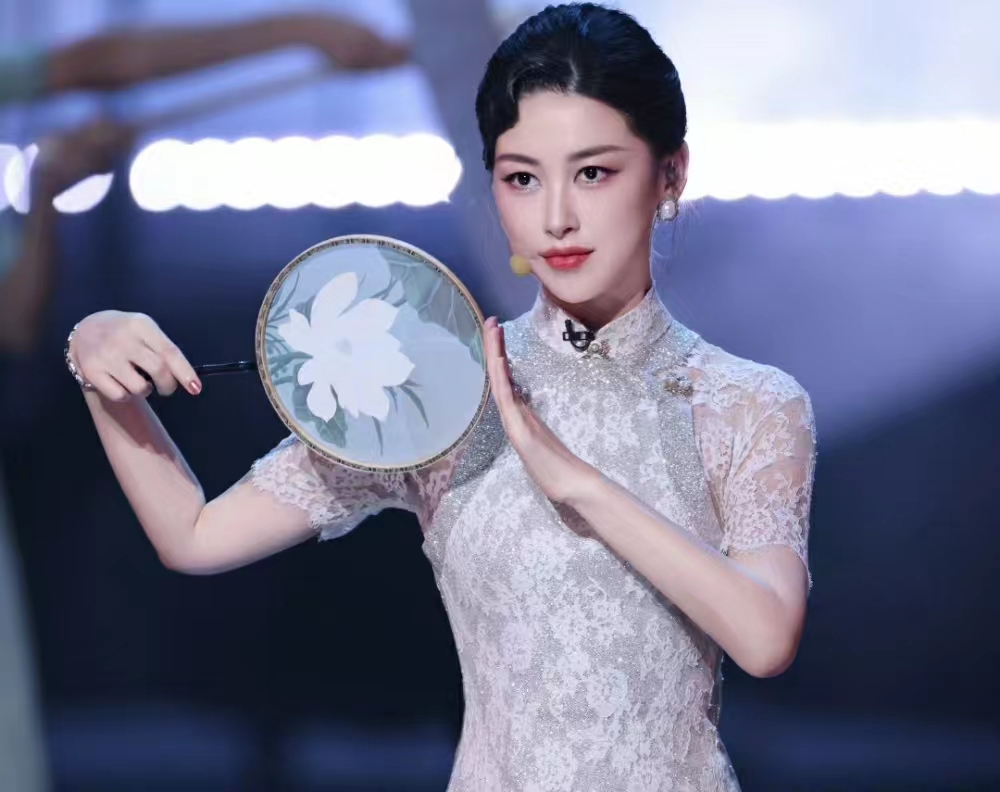 《浪姐4》五公上,朱珠旗袍绝美,芝芙跳钢管舞,amber衣服不好看