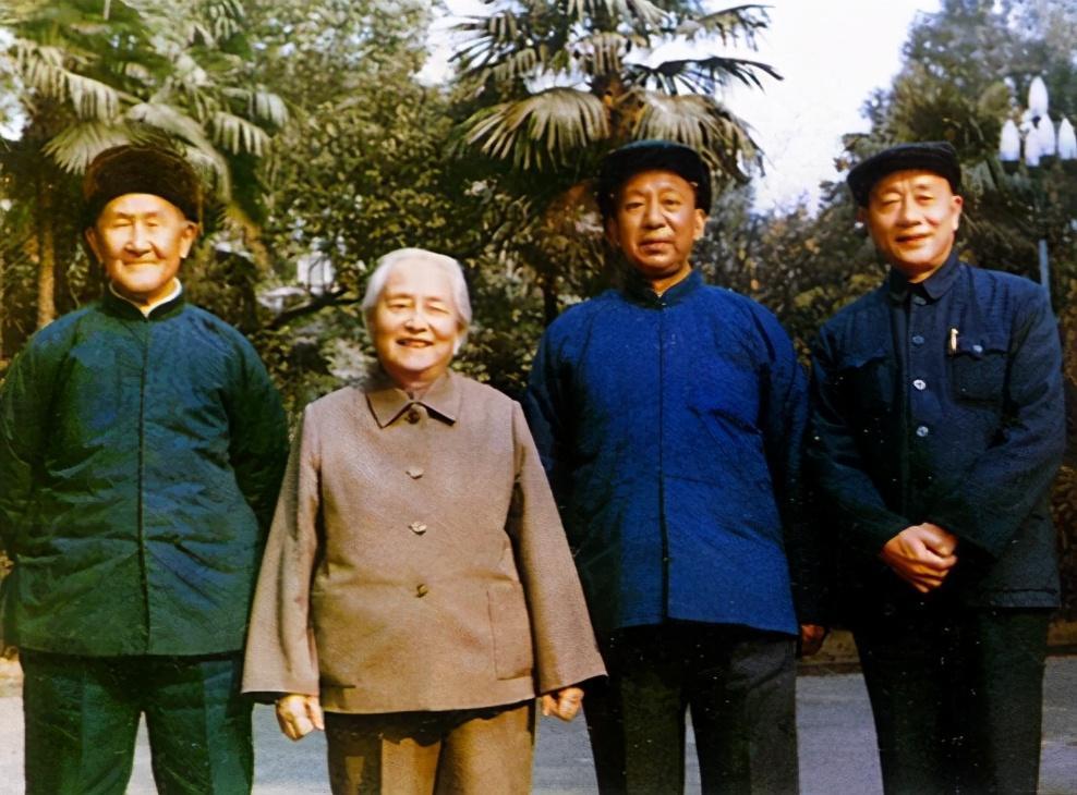 传奇女性蹇先任:她与元帅离婚后,独自生活60年,女儿是少将军衔