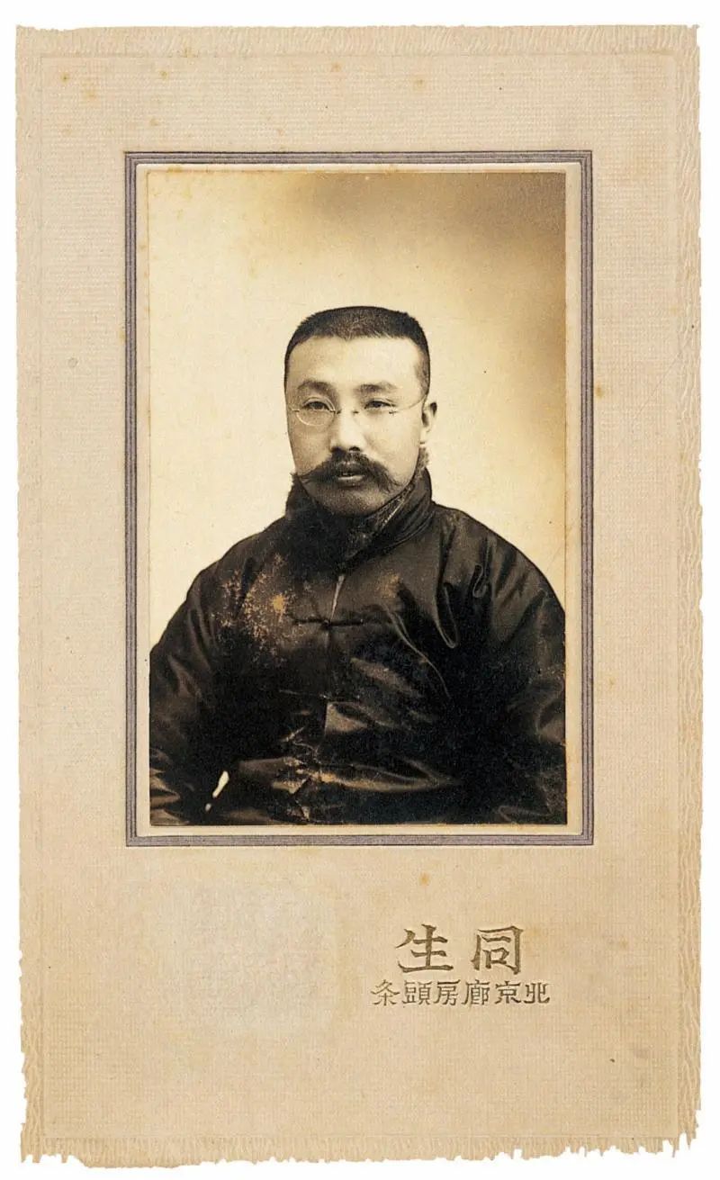 康辉携"央视boys"男团经典唱诵《青春》,致敬李大钊