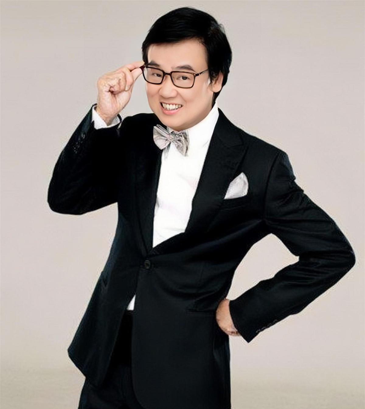 香港才子黄百鸣曾承认自己出轨,但陪妻子抗癌多年,仍是不离不弃