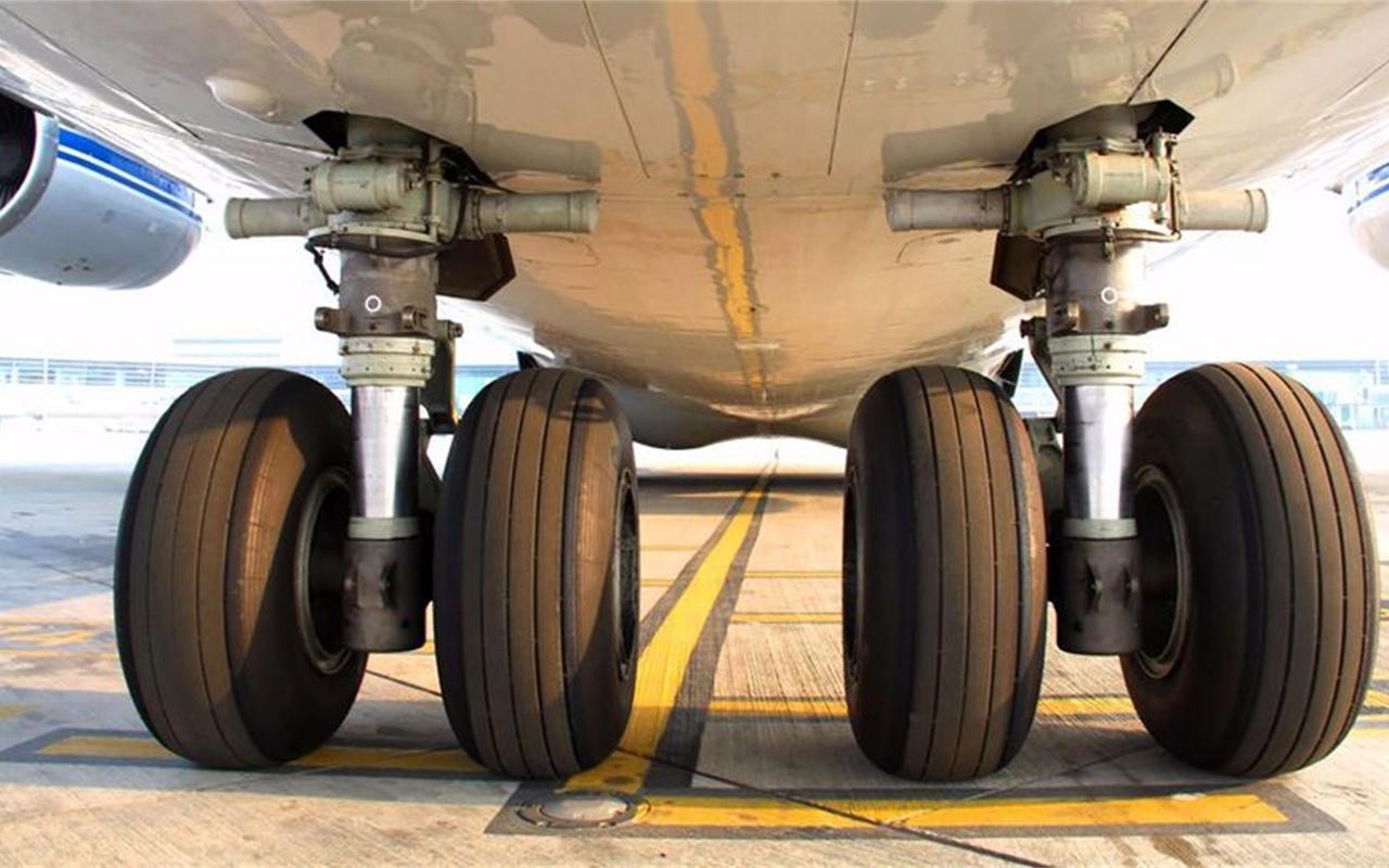 飞机轮胎的使用寿命是多久?