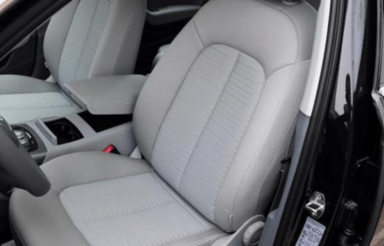 在市场上,汽车座椅所用的真皮价格普遍超过一千元,而价格在一两千元的