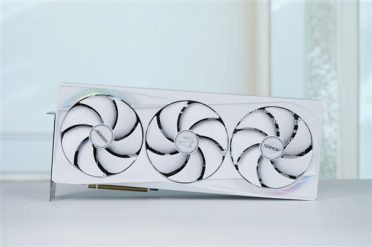 精美纯白设计！技嘉AUROS RTX 5080 MASTER ICE显卡图赏
