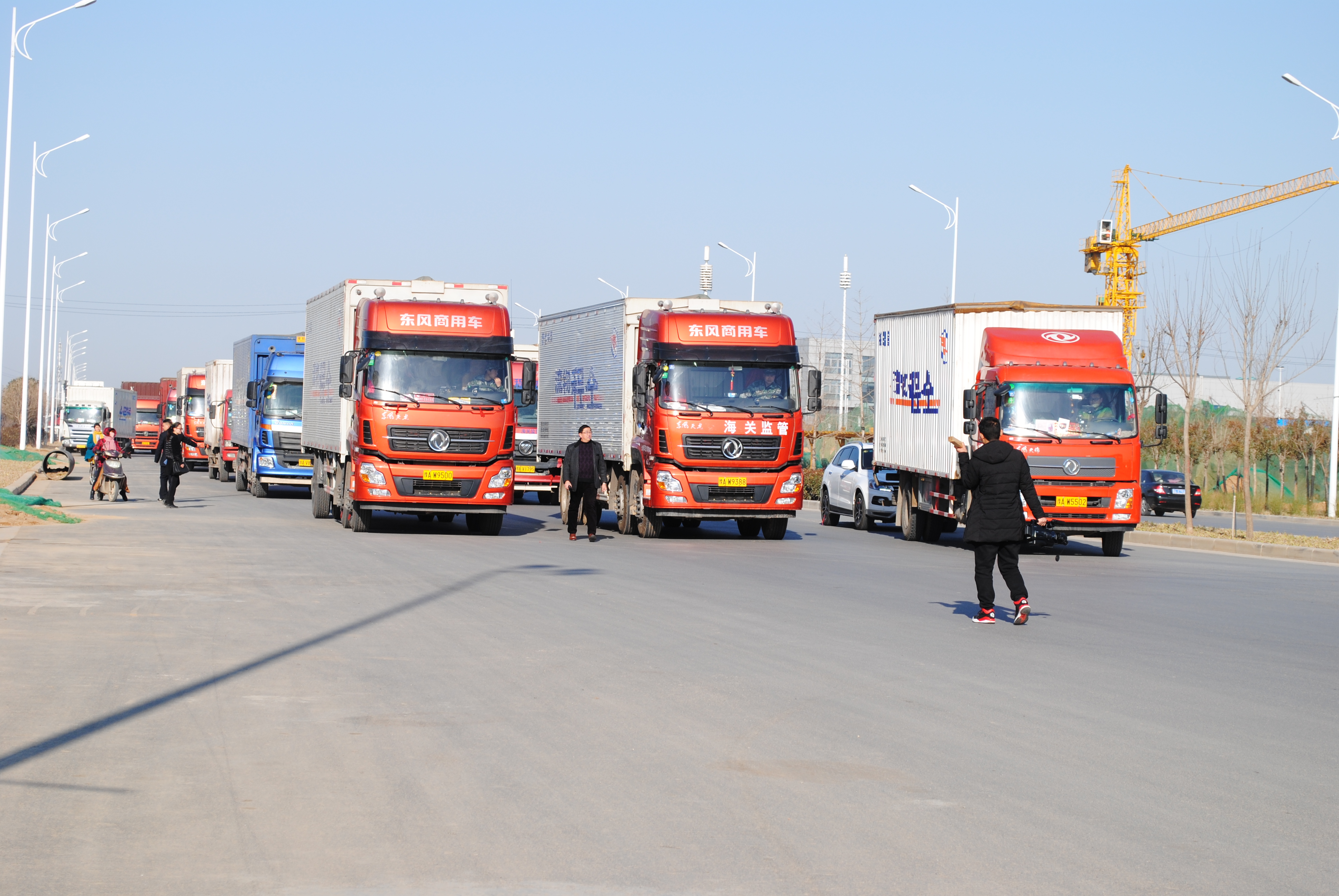 交通运输部:打通堵点卡点,加强货车司机服务保障