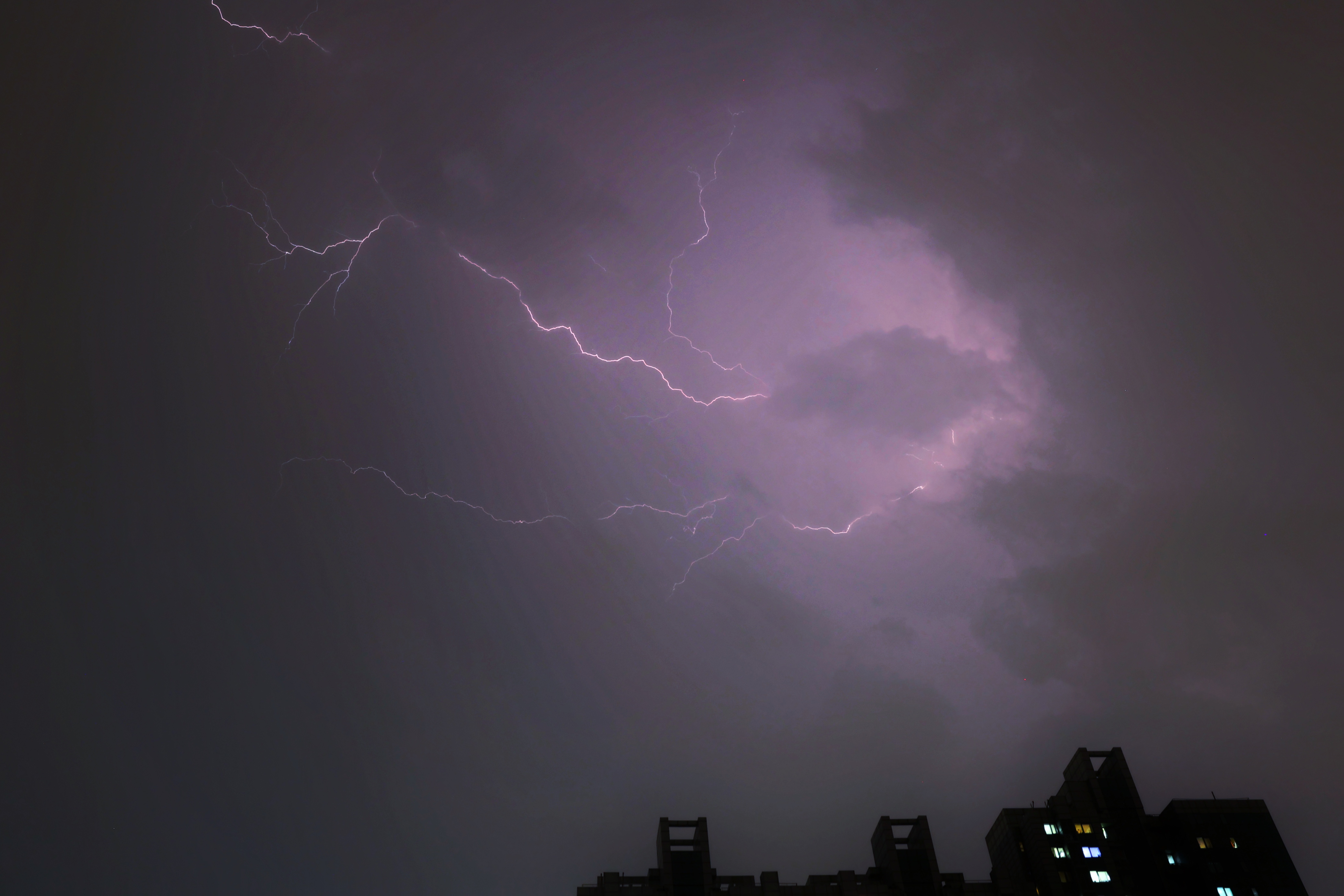 雷雨前的景象有哪些图片