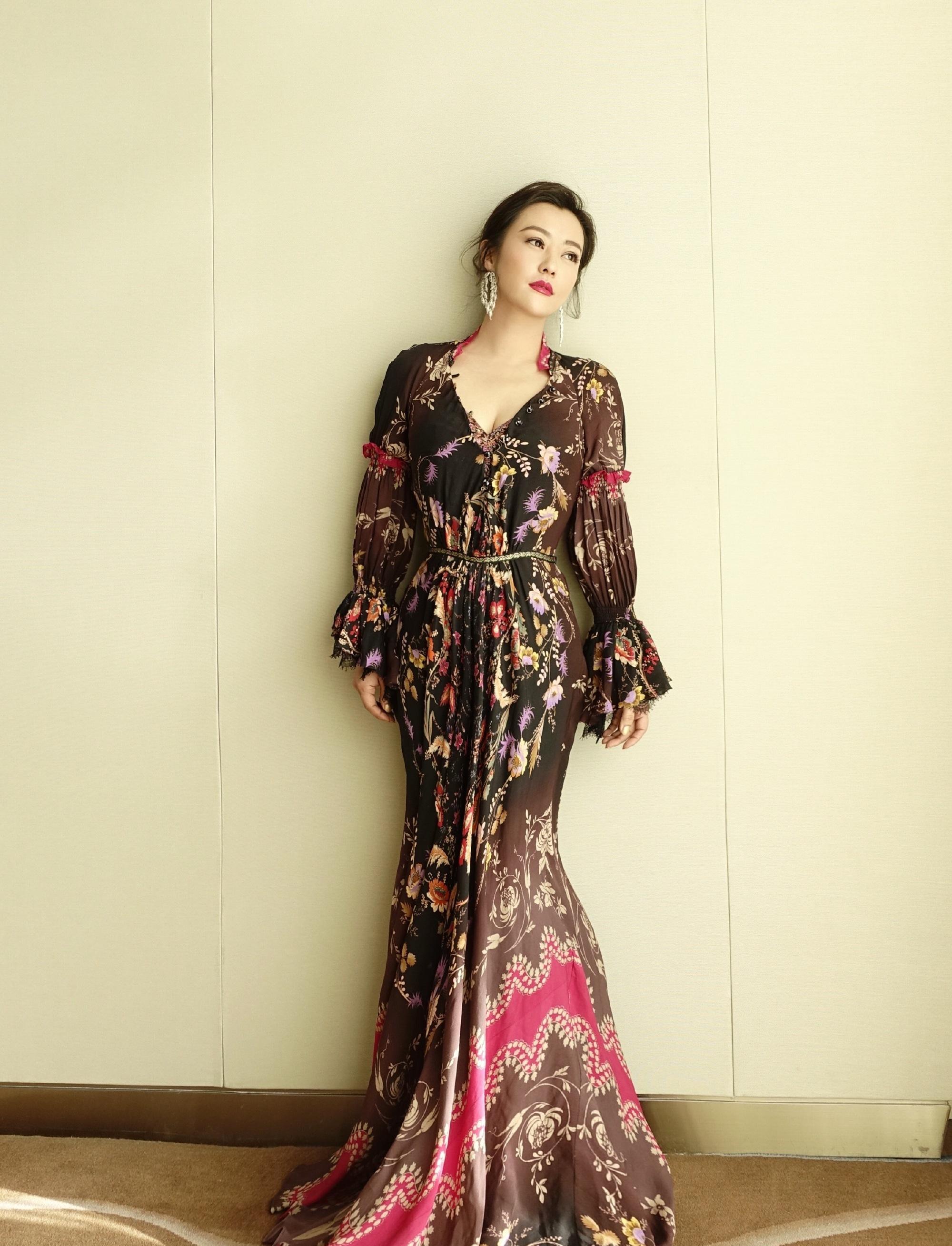 44岁郝蕾近照曝光:身材肉感丰满 自然有韵味 不知李光洁后悔了吗