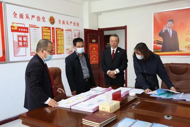 党史学习教育 县委常委,宣传部部长李佃忠一行观摩指导交城县人民