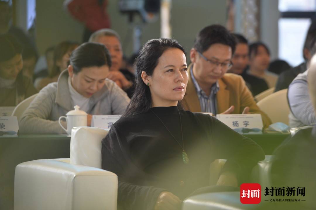 著名诗人金铃子:诗歌必须是本真的 离开本真则是伪诗