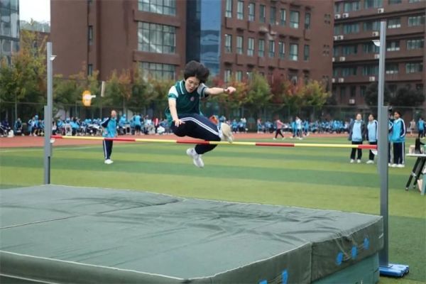 10月6日,宝鸡南山中学隆重召开2023年秋季运动会,宝鸡南山中学党支部