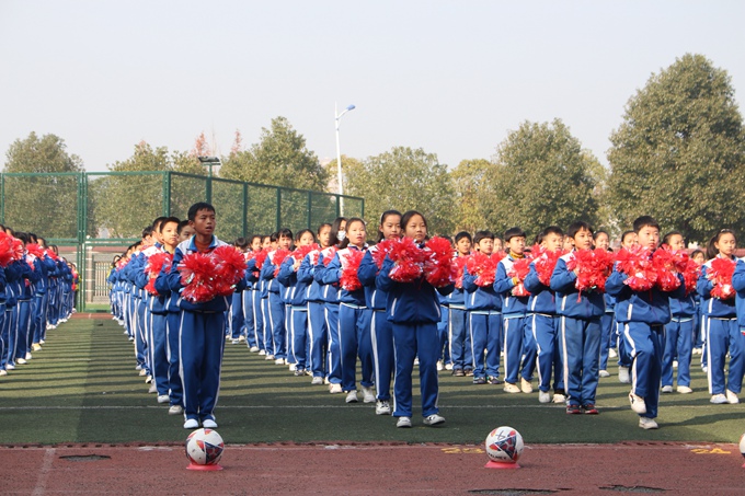 平江县新城学校:足球踢进大课间 好玩有趣又健身