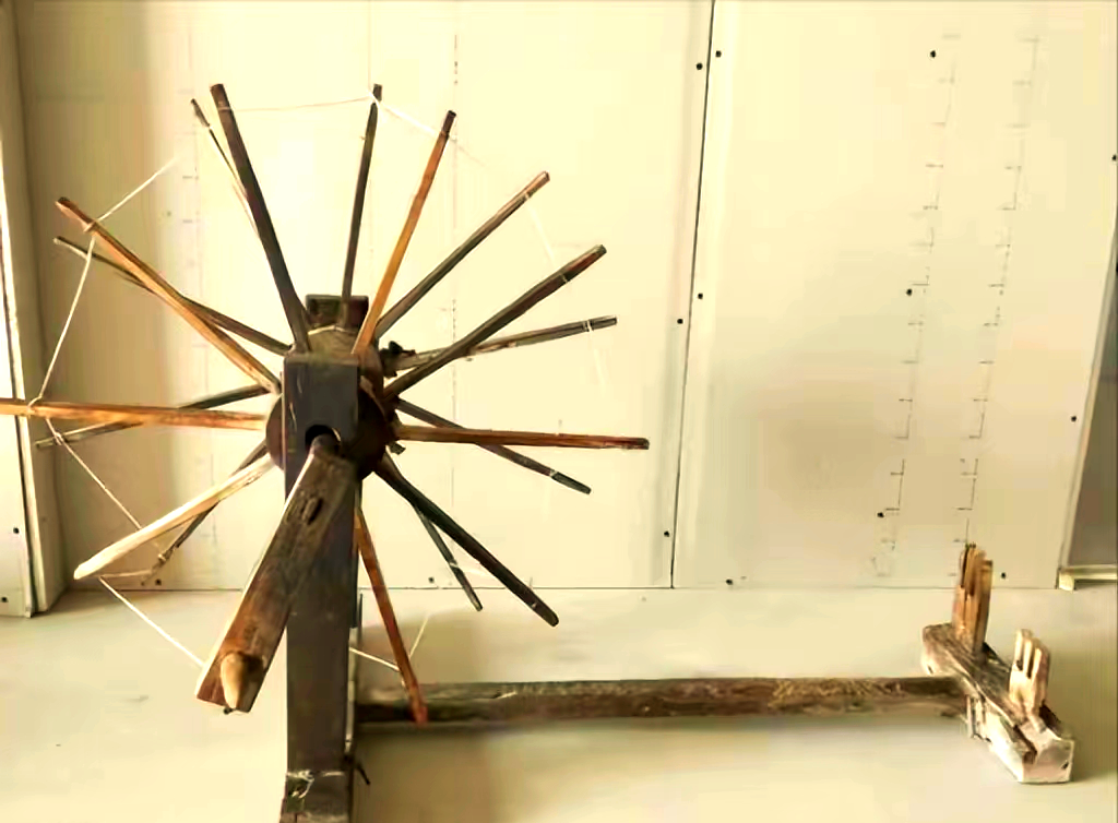 纺纱车在农村家庭中扮演着不可或缺的角色