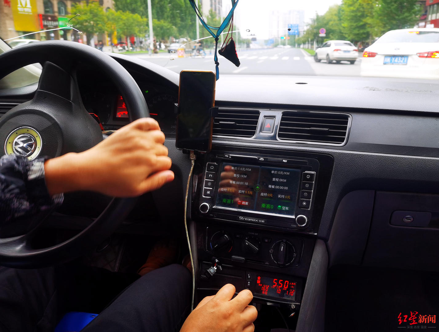 打表16.7元被收17元,手机支付遭四舍五入 运管:出租车应据实收费