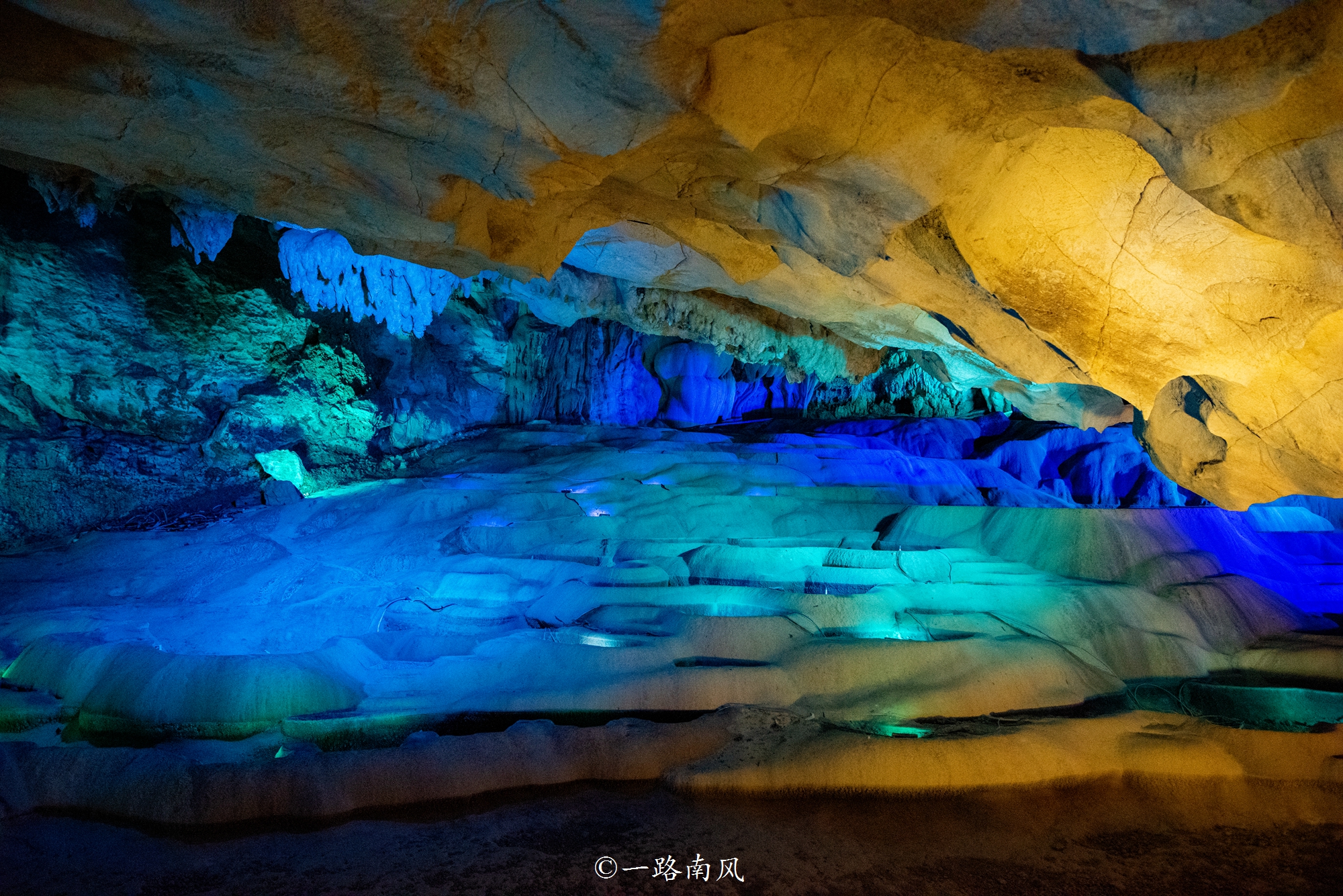隐藏在广西百色的奇妙山洞,洞外冻成狗,洞内却温暖如春