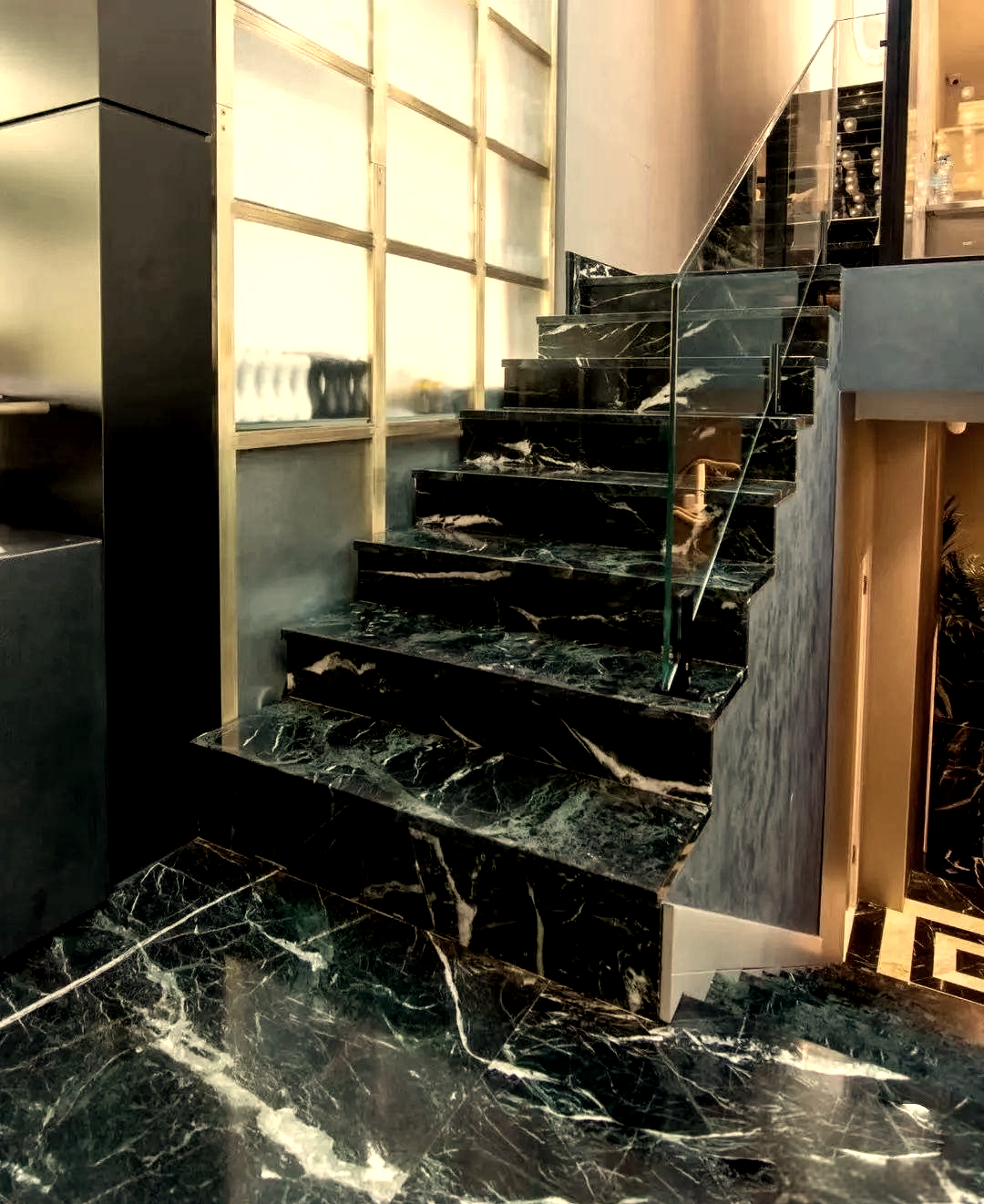 大理石楼梯:设计与功能的完美结合
