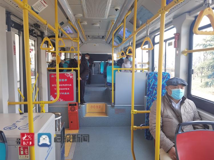 青岛温馨巴士隧道7路换新车半月 乘客好评不断