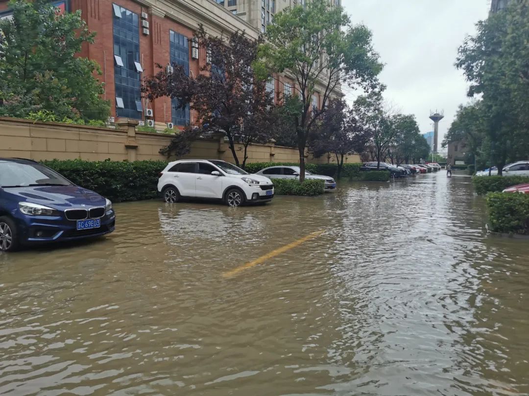 地下室积水2米深!徐州一小区暴雨后被"泡"了!