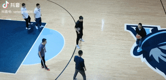 搞笑gif:每一个男生都做过所谓的幼稚的事情,你真的懂么?