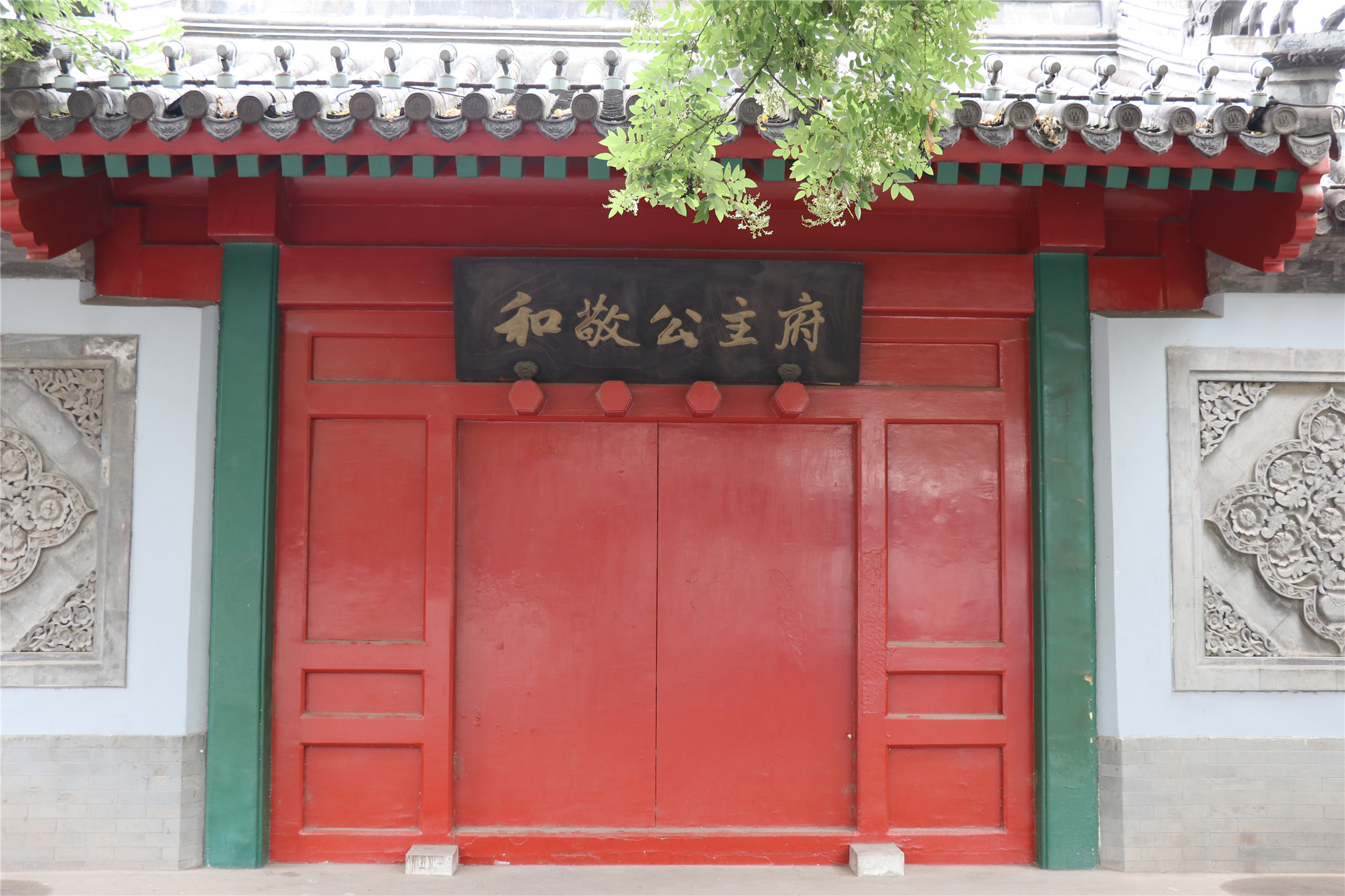 一个被父亲和丈夫宠上天的女人,到底幸福吗?