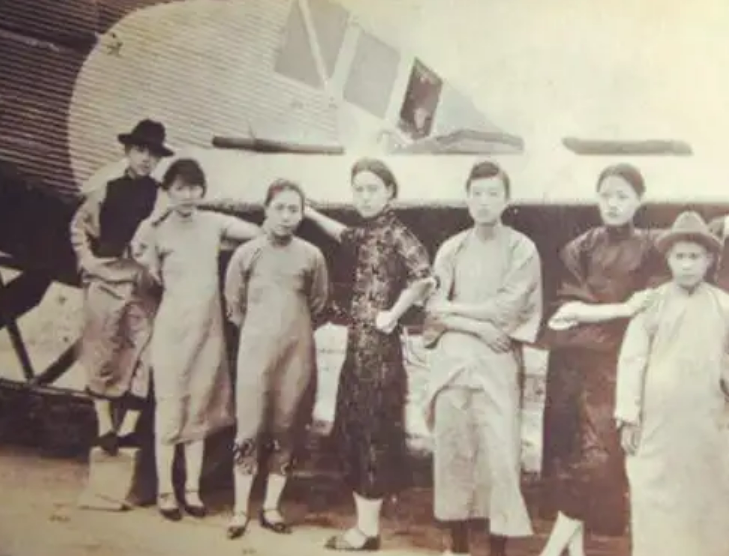 军阀张宗昌有多风流?迎娶白俄貌美五姐妹花,所写的诗词贻笑大方