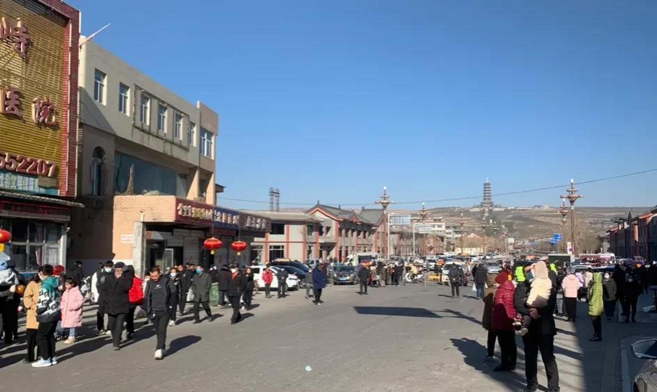 晋东北最大的镇砂河镇,镇区街道繁华无比,堪比县城.