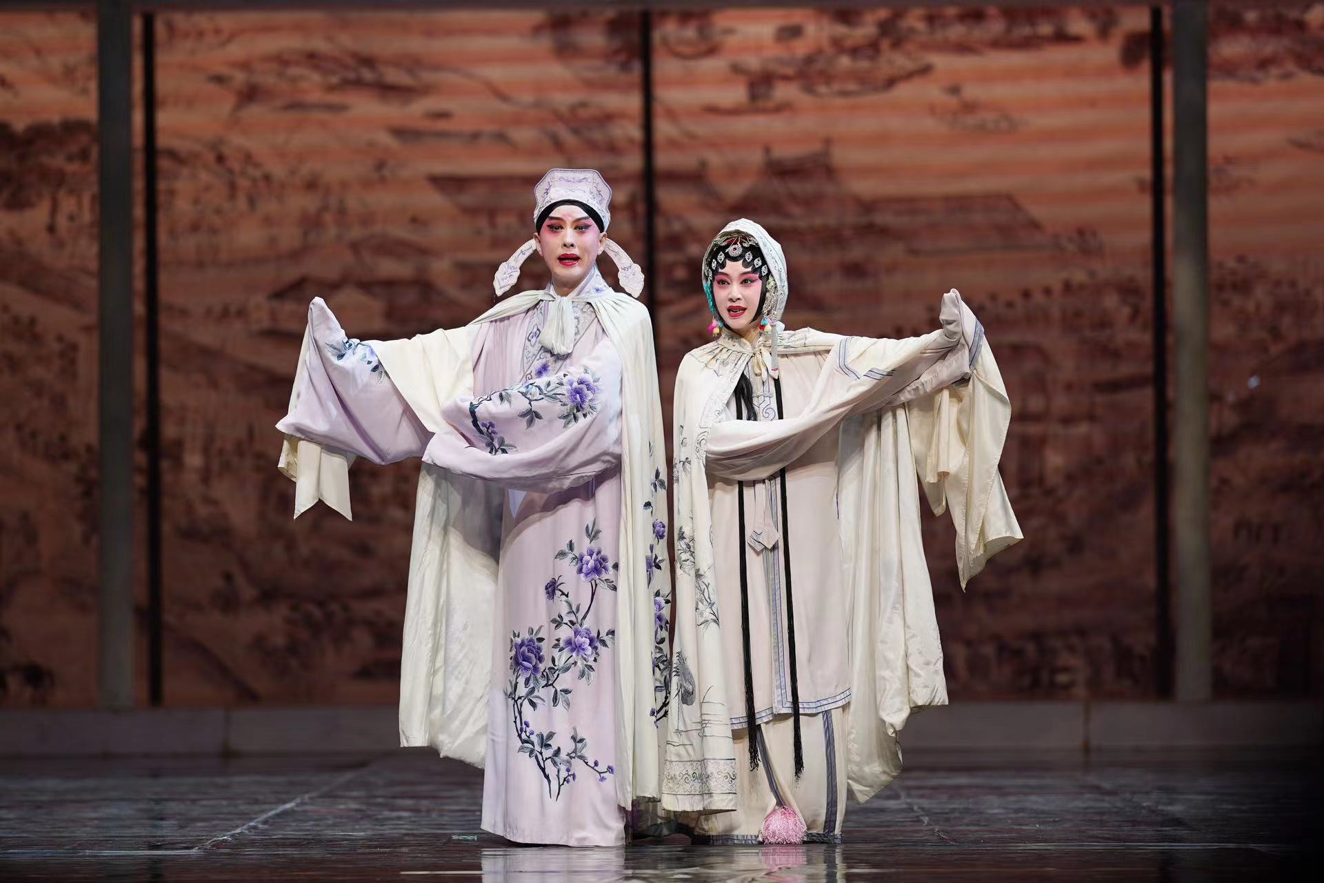 单雯施夏明主演《1699·桃花扇》15年后再来沪,揭幕"东方名家名剧月"